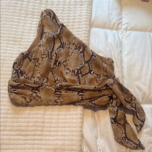 One shoulder snake skin crop top